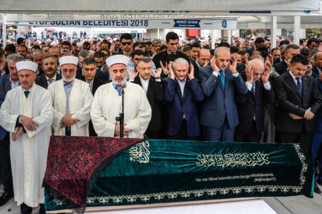 Fuat Oktay'ın Annesi Son Yolculuğuna Uğurlandı