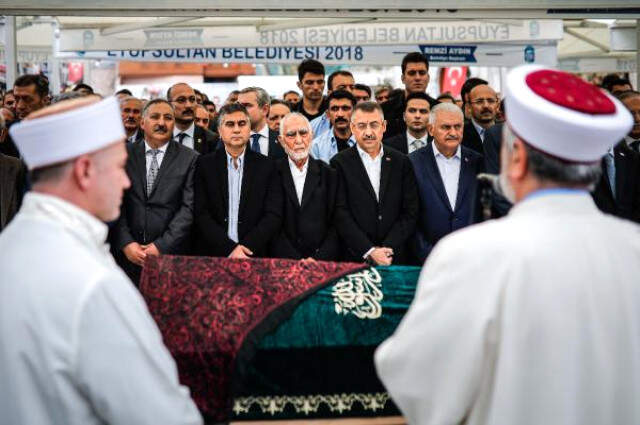 Fuat Oktay'ın Annesi Son Yolculuğuna Uğurlandı