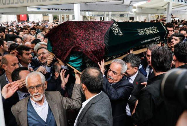 Fuat Oktay'ın Annesi Son Yolculuğuna Uğurlandı