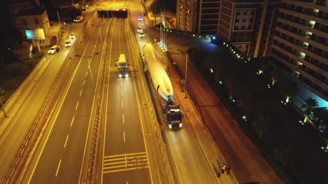 Trabzon'da Yolcu Uçağını Karayolunda Görenler Şaşkınlığı Gizleyemedi