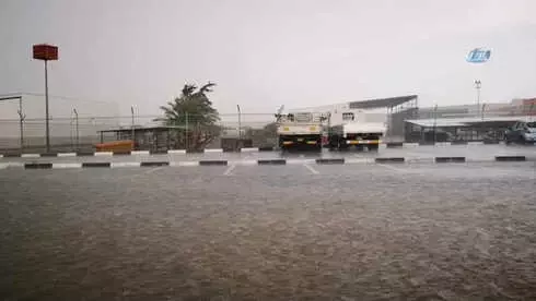 KKTC'de Yağmur Hayatı Felç Etti KKTC'de Yağmur Hayatı Felç Etti