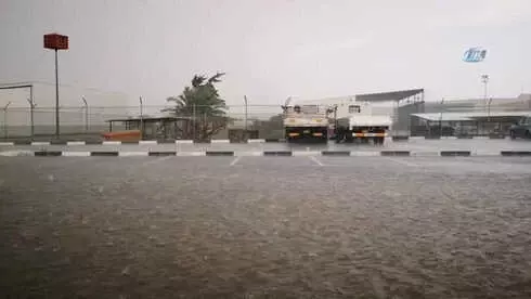 KKTC'de Yağmur Hayatı Felç Etti KKTC'de Yağmur Hayatı Felç Etti