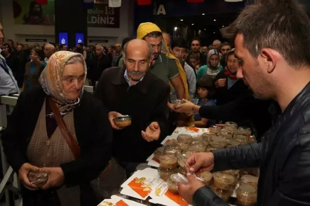 Kocaeli'de Binler 13. Kez Sevgide Buluştu Kocaeli'de Binler 13. Kez Sevgide Buluştu
