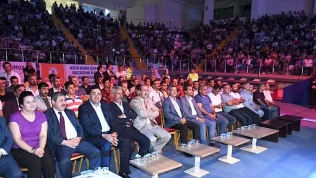 Şampiyon Kickboksçular Malatya'da Ringe Çıktı Şampiyon Kickboksçular Malatya'da Ringe Çıktı