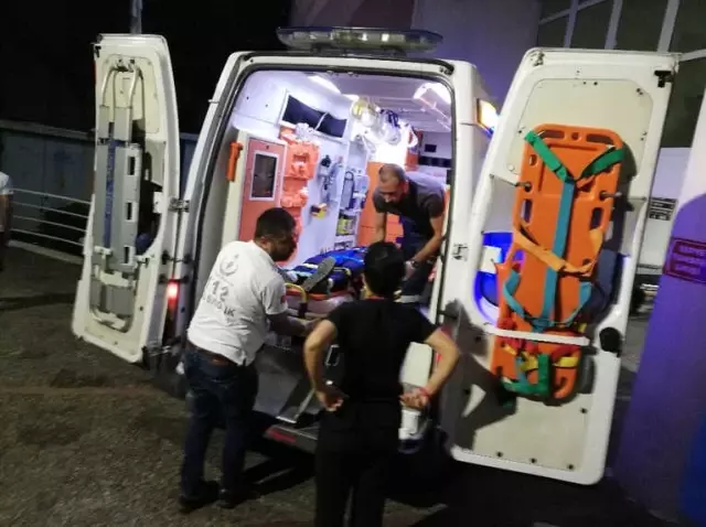 Sporcu Kafilesini Taşıyan Otobüs Yoldan Çıktı: 9 Yaralı Sporcu Kafilesini Taşıyan Otobüs Yoldan Çıktı: 9 Yaralı
