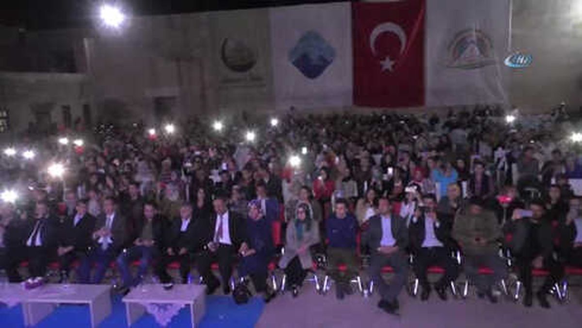 Tarihi Saray Grup Abdal Şarkıları ile Yankılandı