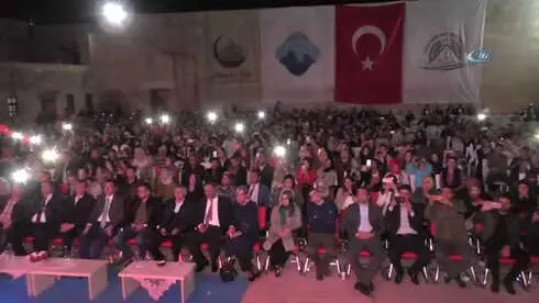 Tarihi Saray Grup Abdal Şarkıları ile Yankılandı Tarihi Saray Grup Abdal Şarkıları ile Yankılandı