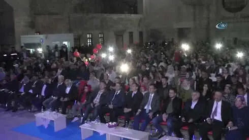 Tarihi Saray Grup Abdal Şarkıları ile Yankılandı Tarihi Saray Grup Abdal Şarkıları ile Yankılandı