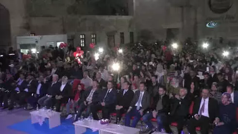 Tarihi Saray Grup Abdal Şarkıları ile Yankılandı Tarihi Saray Grup Abdal Şarkıları ile Yankılandı