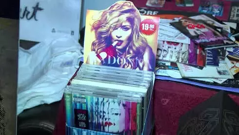 Antalya Hayranı Olduğu Madonna İçin Bile Koleksiyonunu Bozmadı Antalya Hayranı Olduğu Madonna İçin Bile Koleksiyonunu Bozmadı
