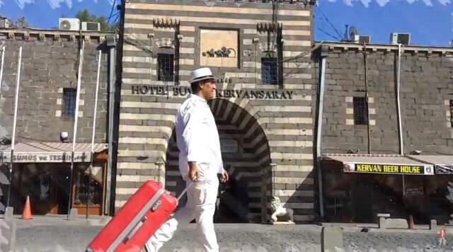 Diyarbakırl Müzisyenden Tüm Dünyaya Çağrı: Bize Gel
