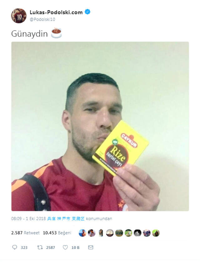 Eski Galatasaraylı Podolski, Rize'nin Fenerbahçe Galibiyeti Sonrası Çay Paketi Öptü