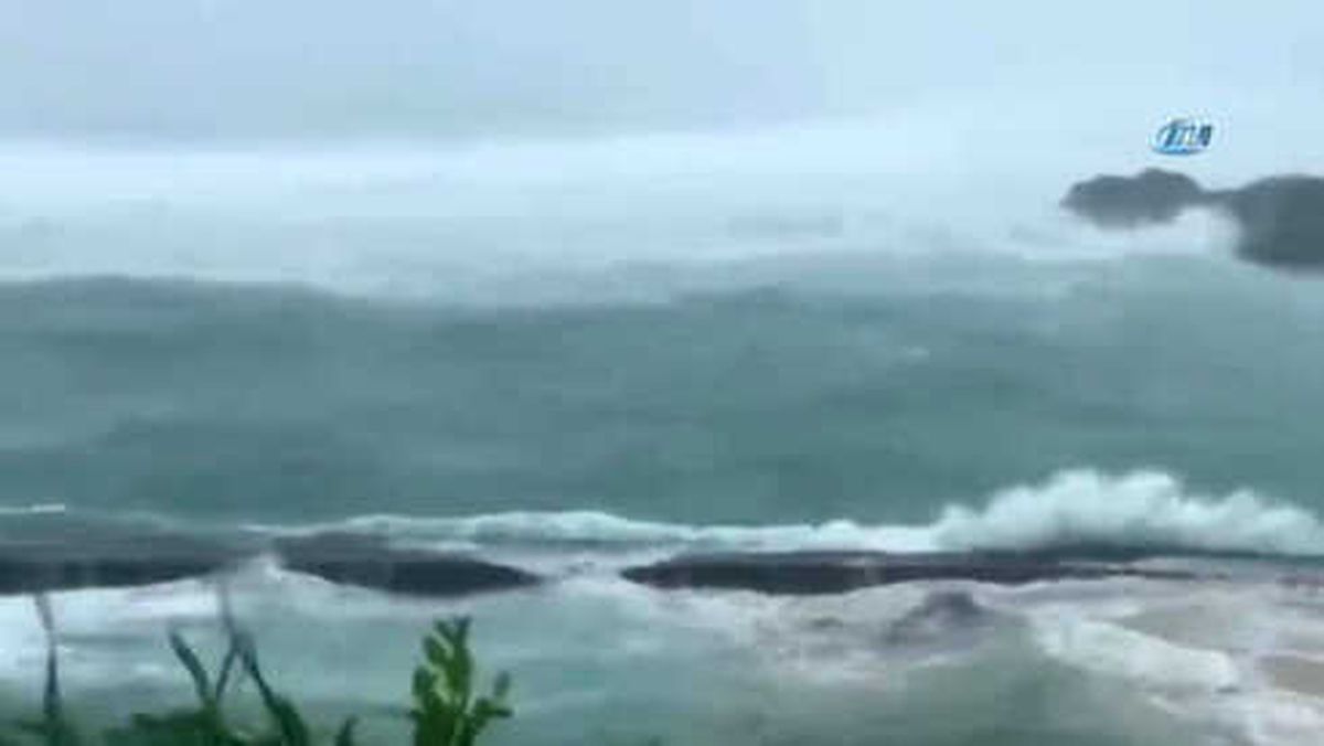 Japonya'yı Trami Tayfunu Vurdu- En Az 2 Kişi Öldü, Hayat Felç Oldu