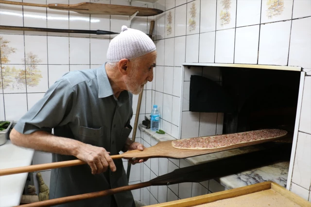 Konya'nın 62 Yıllık Etli Ekmek Ustası haberi fotografı, fotografları
