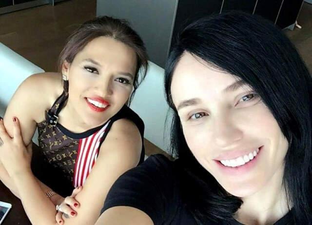 Okan Kurt'tan Tek Celsede Boşanan Demet Akalın, Kendisini Zor Gününde Yalnız Bırakan Seren Serengil'i Sildi