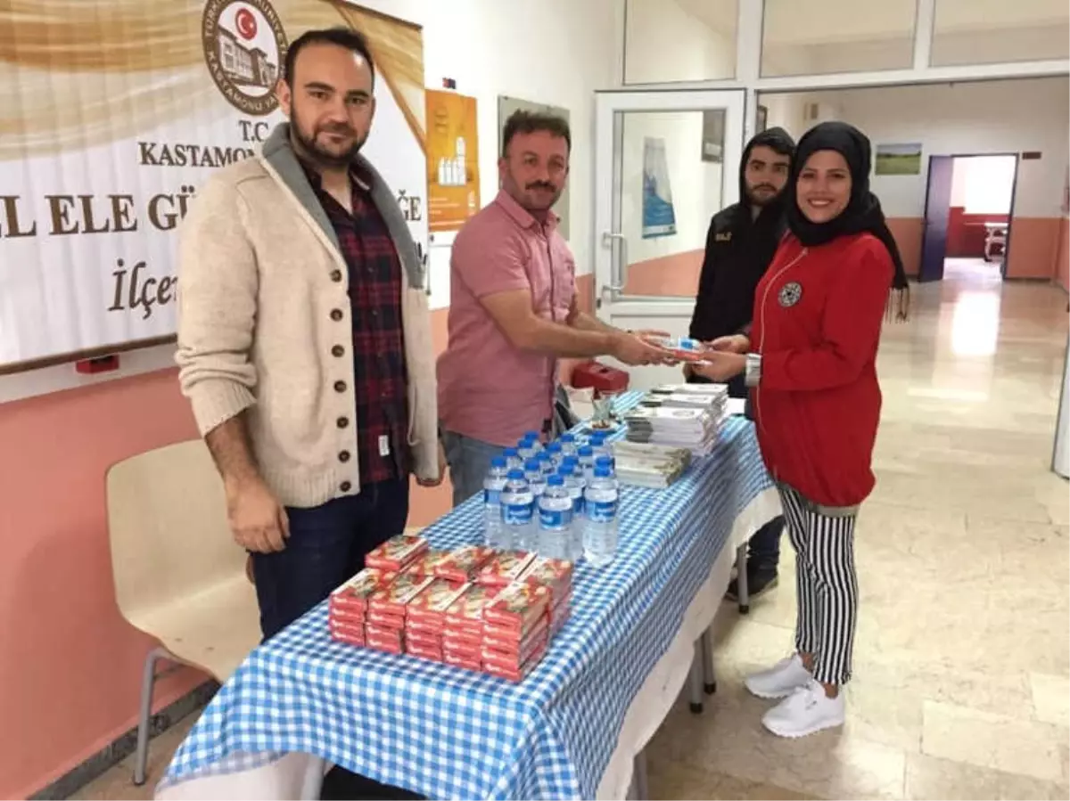 Polisten Üniversiteli Öğrencilere 'El Ele Güvenliği Geleceğe' Bilgilendirmesi