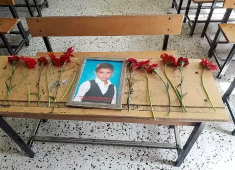 Kazada Ölen Mustafa'ya Sınıf Arkadaşlarından Veda Kazada Ölen Mustafa'ya Sınıf Arkadaşlarından Veda