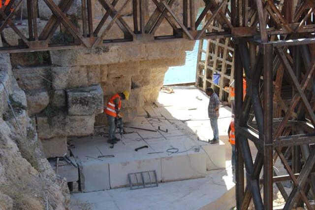 Havaya Uçurulan 1800 Yıllık Köprünün İki Yakası Birleşiyor.