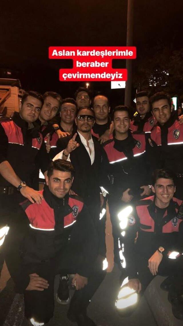 Nusret Gökçe Trafik Kontrolü Yapan Polisler ile Hatıra Fotoğrafı Çektirdi