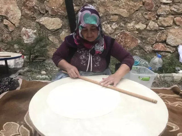 Tokatlı Kadınların İmece Usulü Kış Hazırlığı Tokatlı Kadınların İmece Usulü Kış Hazırlığı