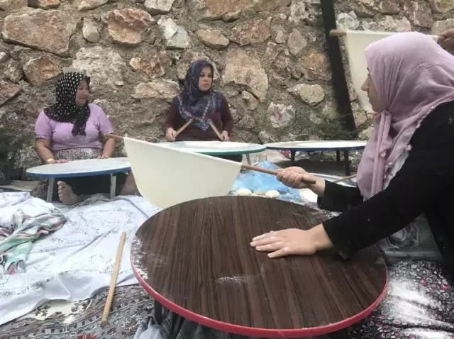 Tokatlı Kadınların İmece Usulü Kış Hazırlığı Tokatlı Kadınların İmece Usulü Kış Hazırlığı
