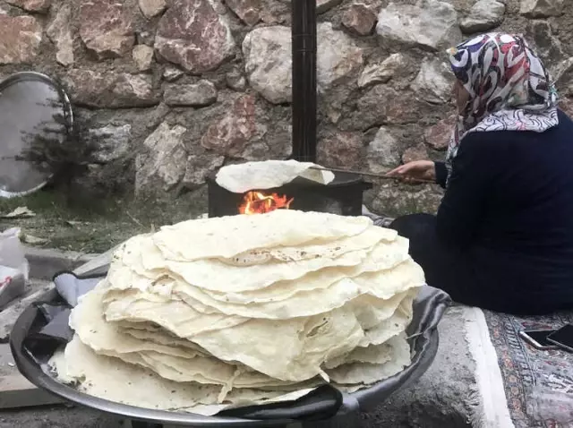 Tokatlı Kadınların İmece Usulü Kış Hazırlığı Tokatlı Kadınların İmece Usulü Kış Hazırlığı