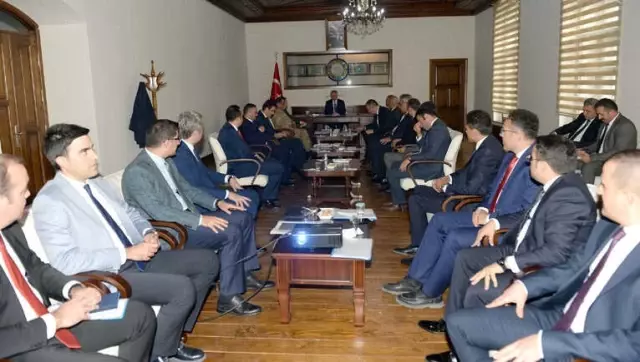 Vali Azizoğlu: 'Devletin Kaynaklarını Doğru Yerlerde Kullanın' Vali Azizoğlu: 'Devletin Kaynaklarını Doğru Yerlerde Kullanın'