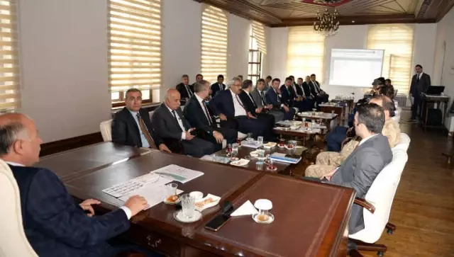 Vali Azizoğlu: 'Devletin Kaynaklarını Doğru Yerlerde Kullanın' Vali Azizoğlu: 'Devletin Kaynaklarını Doğru Yerlerde Kullanın'