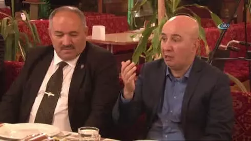 Cumhurbaşkanı Başdanışmanı Topçu Akşam Yemeğinde Gazilerle Bir Araya Geldi Cumhurbaşkanı Başdanışmanı Topçu Akşam Yemeğinde Gazilerle Bir Araya Geldi