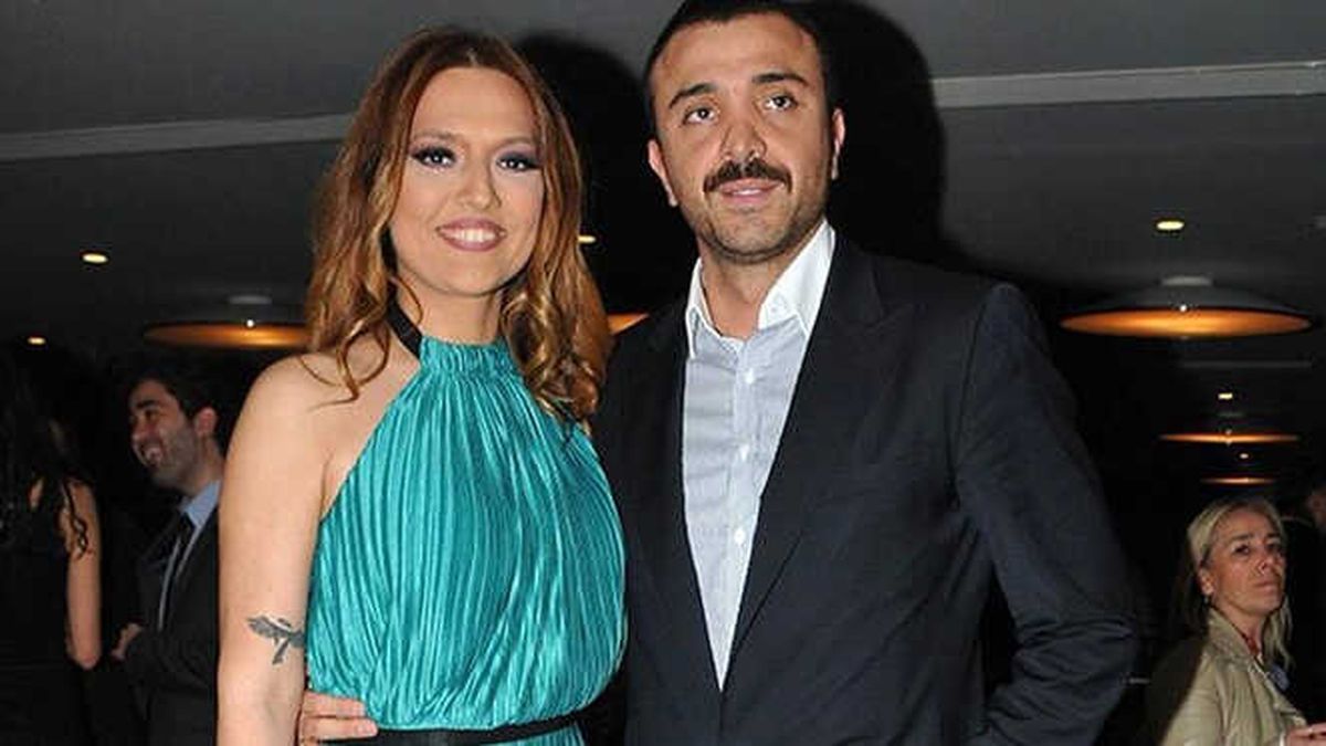 Demet Akalın'ın Boşandığı Eşi Okan Kurt, Paylaştığı Fotoğraftaki Silahın Oyuncak Olduğunu Açıkladı