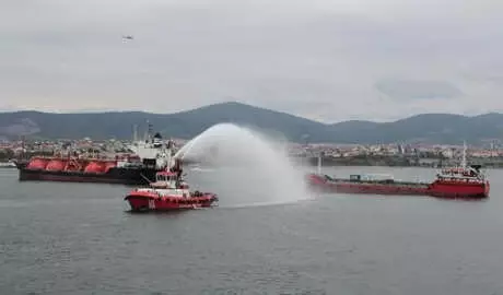İzmit Körfezi'nde 2 Bakanlı Deniz Kirliliğine Müdahale Tatbikatı