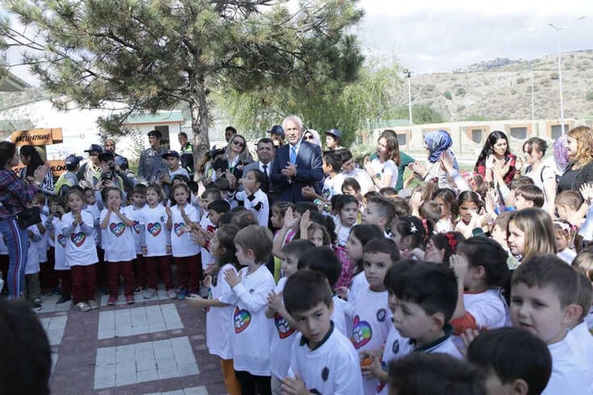 Kütahya Belediyesi'nin Sokak Hayvanları Bakımevi ve Rehabilitasyon Merkezi'ni Gezdiler