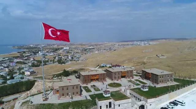 Geleneksel Van Evleriyle Zamanda Yolculuk Geleneksel Van Evleriyle Zamanda Yolculuk