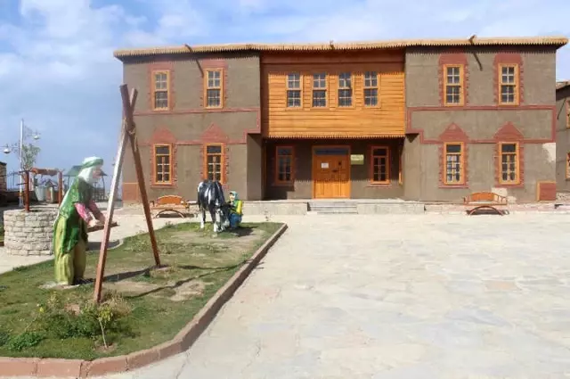 Geleneksel Van Evleriyle Zamanda Yolculuk Geleneksel Van Evleriyle Zamanda Yolculuk