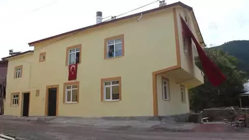 Tosya'da Kıbrıs Gazisine Ev Yapıldı Tosya'da Kıbrıs Gazisine Ev Yapıldı