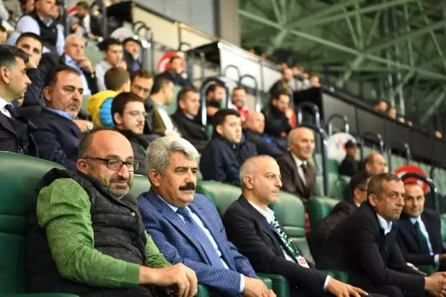 Başkan Üzülmez Kocaelispor'u Yalnız Bırakmıyor