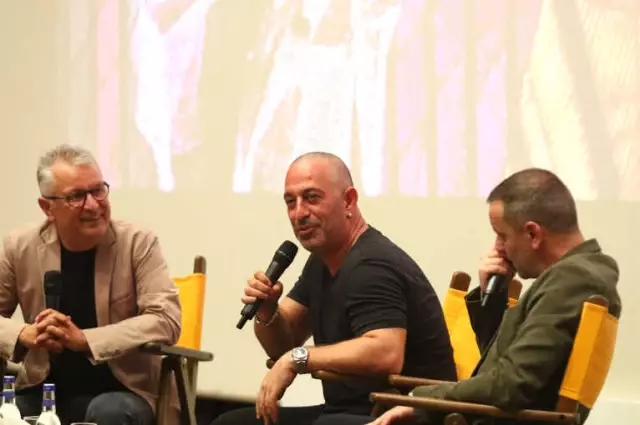 Cem Yılmaz'ın Antalya'daki Söyleşisine Yoğun İlgi Cem Yılmaz'ın Antalya'daki Söyleşisine Yoğun İlgi