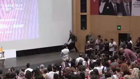 Çocukluğumda Kahramanım Şener Şen'di' Çocukluğumda Kahramanım Şener Şen'di'