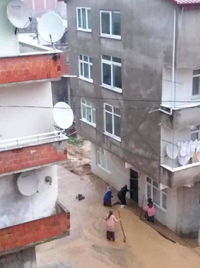 Doğu Karadeniz'i Sağanak Vurdu! Yolar Kapandı, Ulaşım Durdu
