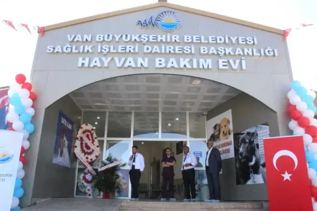 Göl Manzaralı Hayvan Bakım Tesisi Hizmete Açıldı Göl Manzaralı Hayvan Bakım Tesisi Hizmete Açıldı