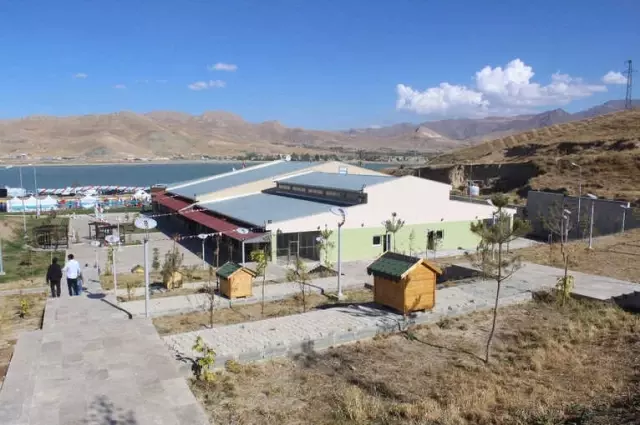 Göl Manzaralı Hayvan Bakım Tesisi Hizmete Açıldı Göl Manzaralı Hayvan Bakım Tesisi Hizmete Açıldı