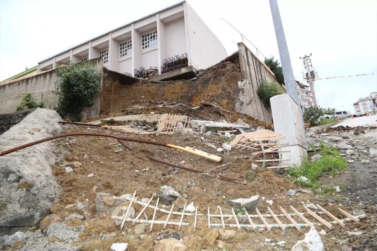 Güncelleme - Ordu'daki Sağanakta Bir Okulun Bahçe Duvarı Yıkıldı