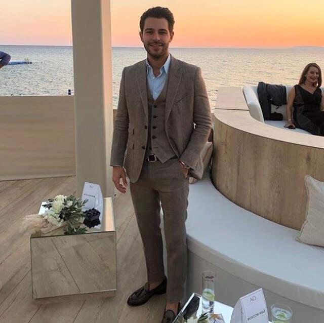 Hakan Sabancı Askerlik Öncesi Saçlarını Kestirdi
