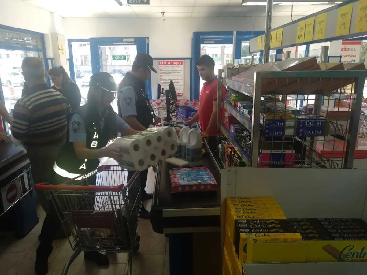 Kula Belediyesi Zabıta Müdürlüğü'nden Market Denetimi