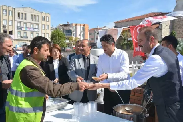 MHP Aliağa'dan Vatandaşlara Aşure İkramı