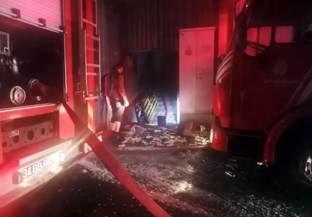 Bayrampaşa'da Plastik Fabrikasında Korkutan Yangın Bayrampaşa'da Plastik Fabrikasında Korkutan Yangın