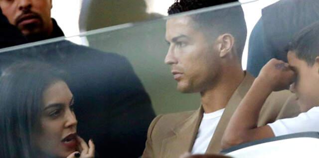 Tecavüzle Suçlanan Yıldız Fotbolcu Cristiano Ronaldo, Paris Hilton'un Avukatını Tuttu