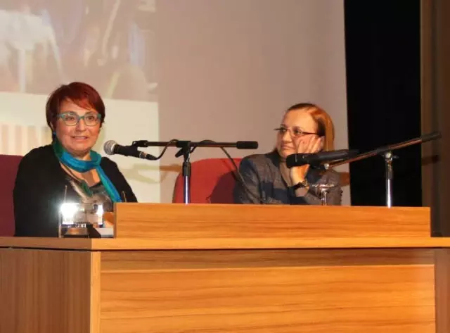 Yazar Buket Uzuner, Erü'de Söyleşi Yaptı