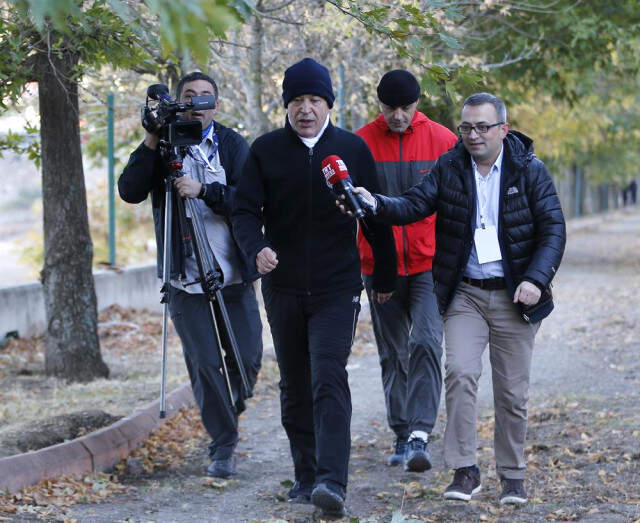 Bakan Akar, Kızılcahamam'da Sabah Yürüyüşü Yaptı