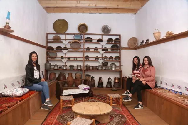 Bayburt Üniversitesi Öğrencileri, Kenan Yavuz Kültür Evi�ni Gezdi